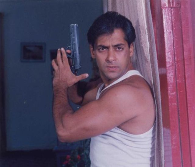 Singham Again से पहले पुलिस की वर्दी में Salman Khan ने 9 मूवीज में